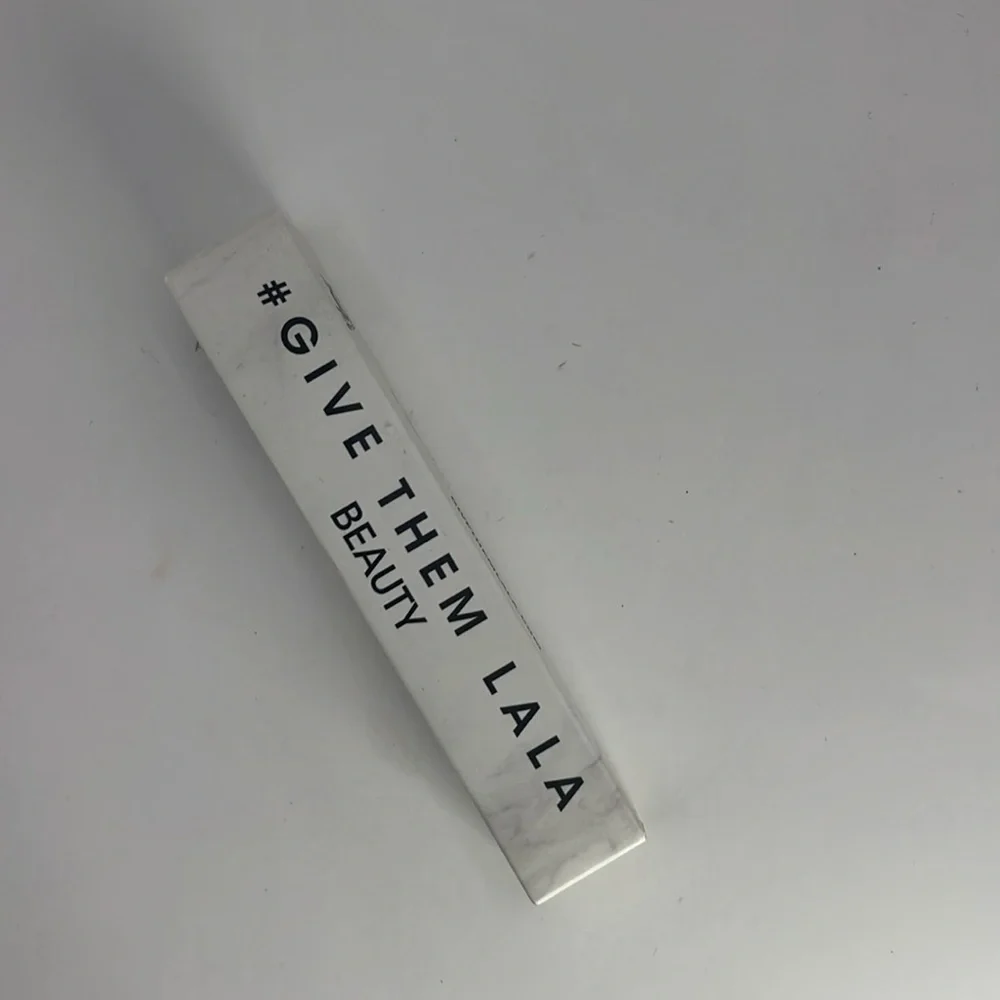 💥 Give Them Lala Matte Lipstick – Cushion Cream Lipstick in 